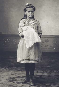 Adrienne von Speyr as a little girl 